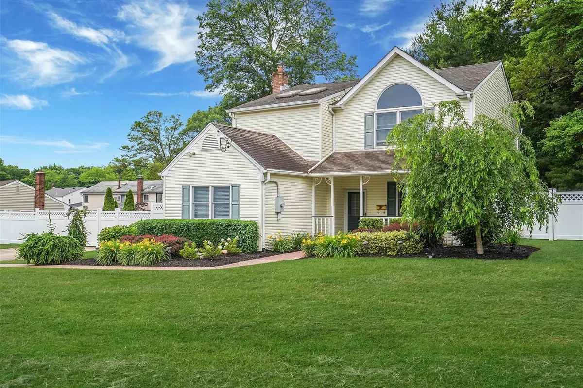 Ronkonkoma, NY 11779,6 Center ST