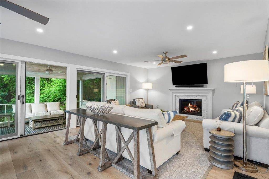 Balmville, NY 12550,689 River RD
