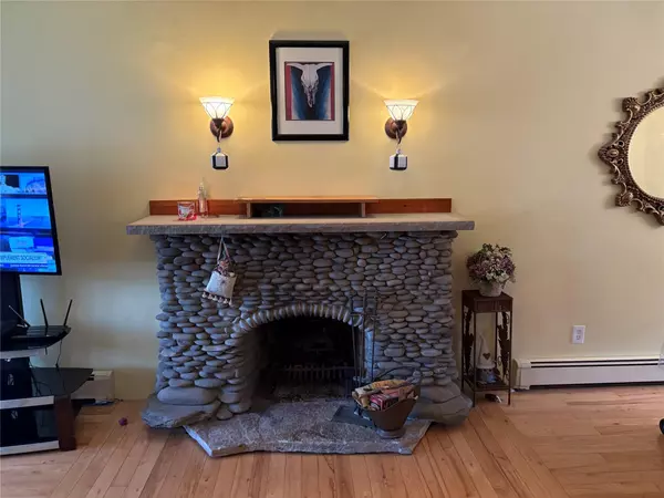 Mineola, NY 11501,341 Marcellus RD