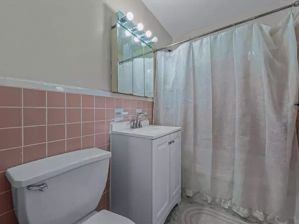 Hollis, NY 11423,87-50 204 ST #B46