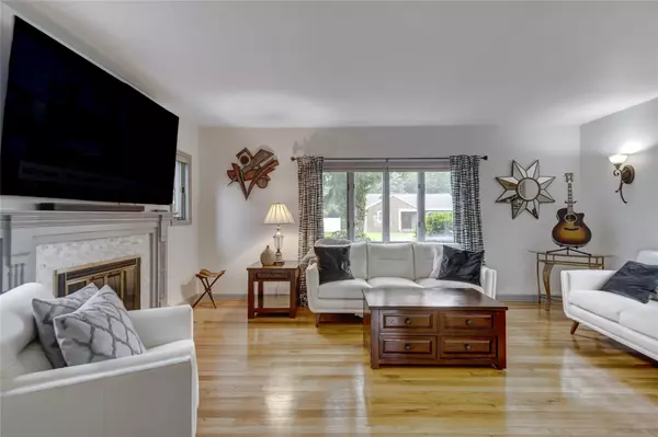 Glen Head, NY 11545,3 Carman PL