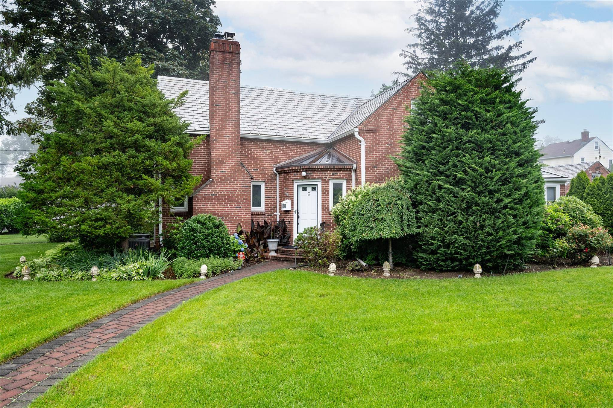 Glen Head, NY 11545,3 Carman Place
