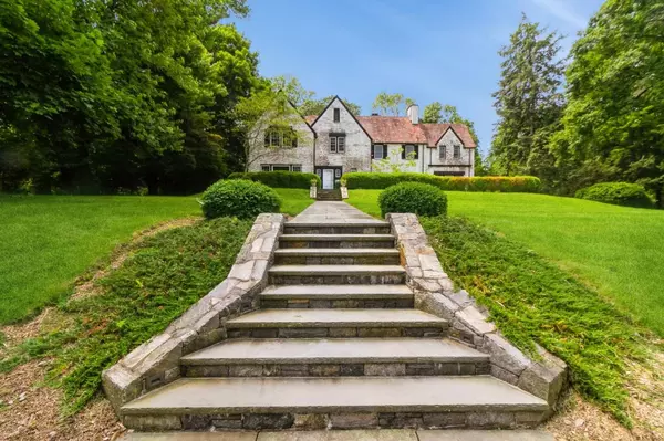 Chappaqua, NY 10514,50 Overlook DR