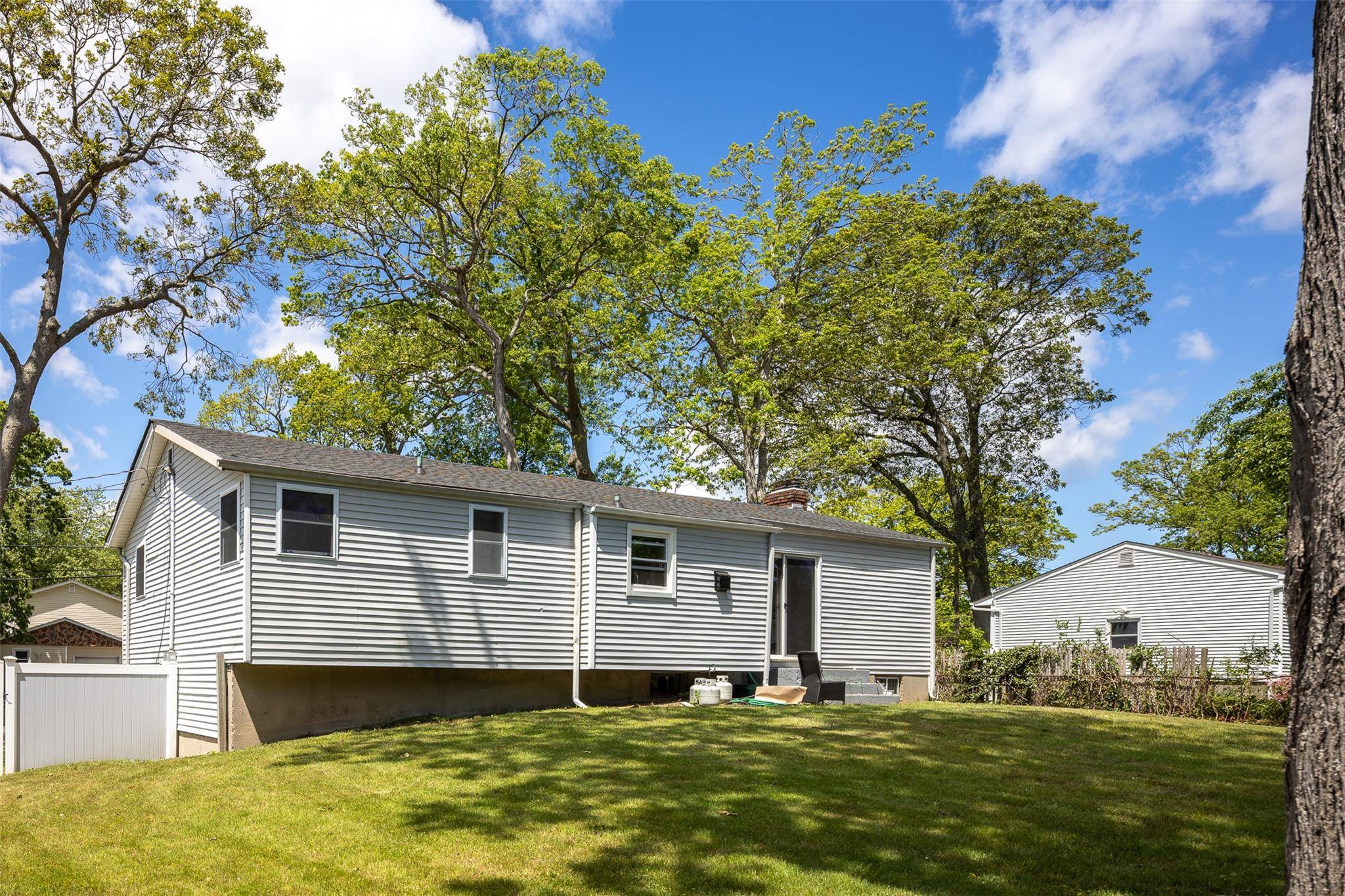 Ronkonkoma, NY 11779,7 Arlington RD