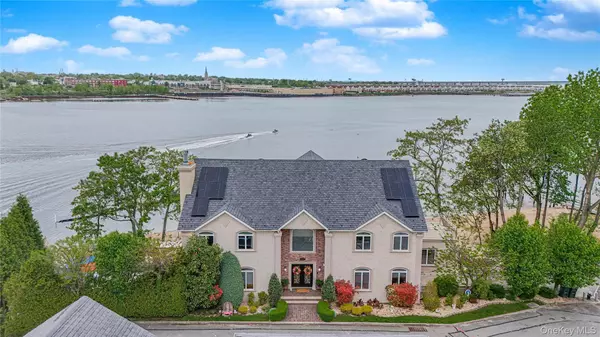 30 AVIVA CT, Staten Island, NY 10307