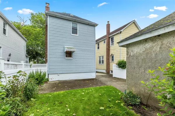 Valley Stream, NY 11580,72 Putnam AVE