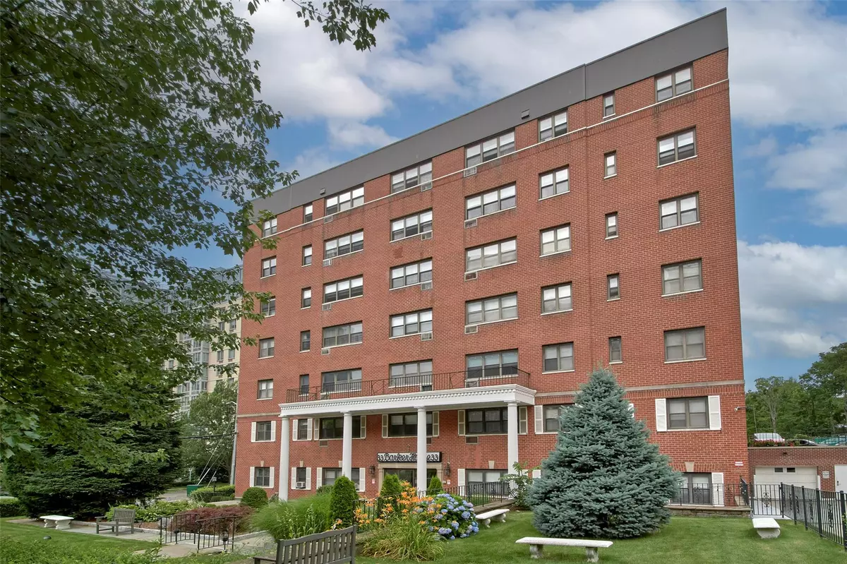 White Plains, NY 10601,33 Barker AVE #6K