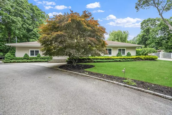 Smithtown, NY 11787,109 Oakside DR