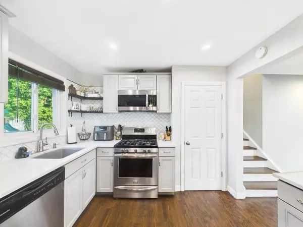 Lindenhurst, NY 11757,554 S 8th ST