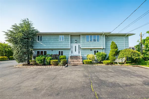 West Islip, NY 11795,714 Montauk