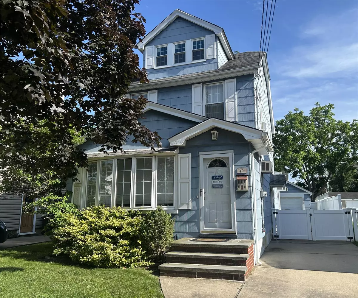 Williston Park, NY 11596,40 Syracuse ST