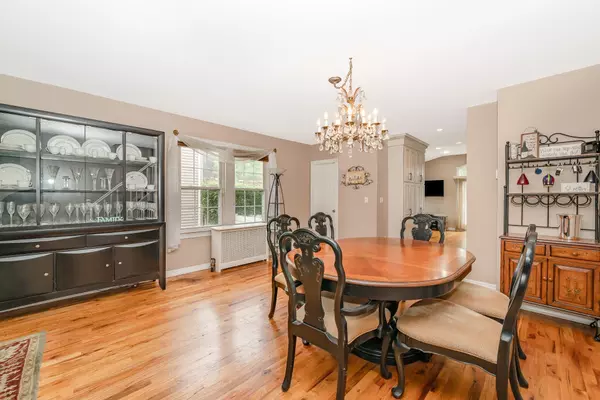 Williston Park, NY 11596,40 Syracuse ST