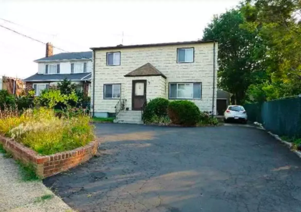 Hewlett, NY 11557,319 Mill RD