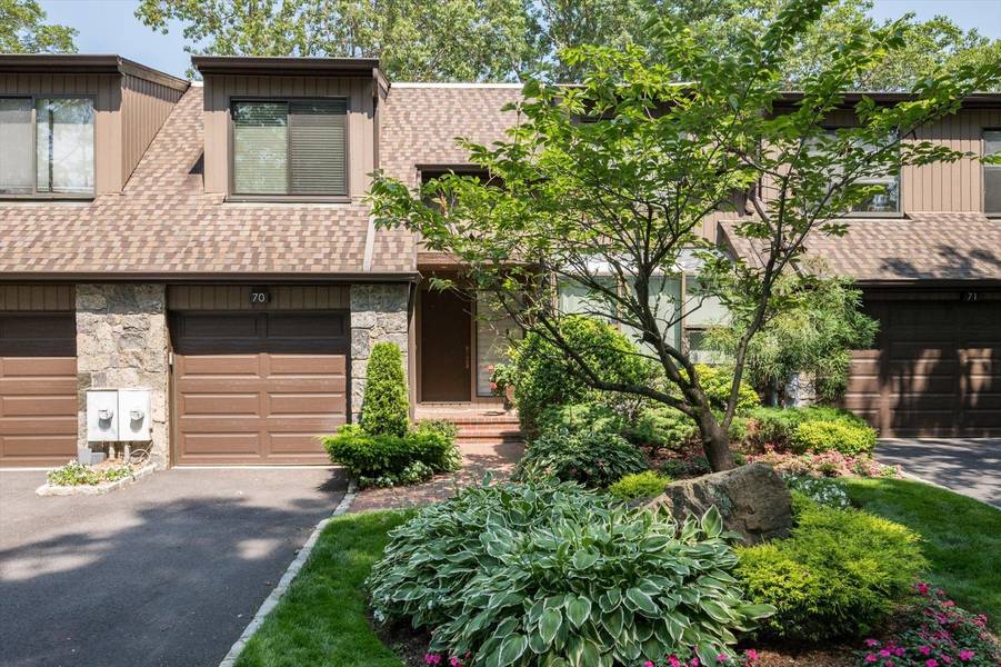 70 Short WAY, Roslyn Heights, NY 11577