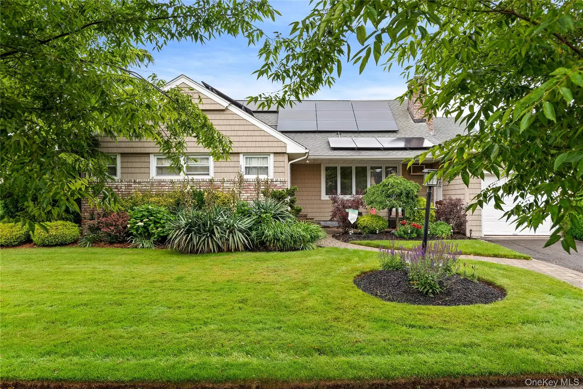 East Rockaway, NY 11518,10 Cail DR