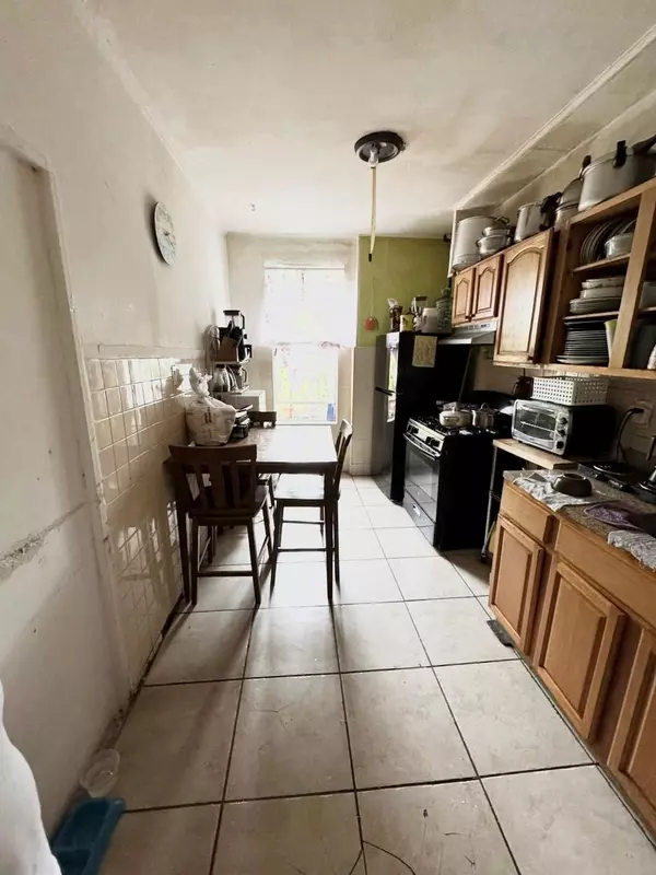 Woodhaven, NY 11421,95-18 Jamaica AVE