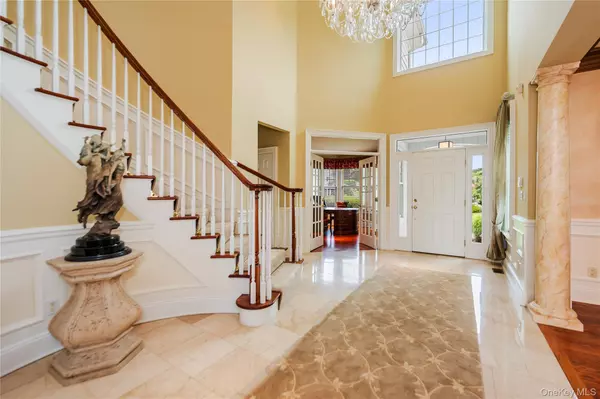 Glen Cove, NY 11542,38 Pembroke DR