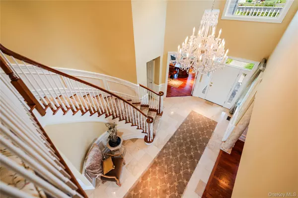 Glen Cove, NY 11542,38 Pembroke DR