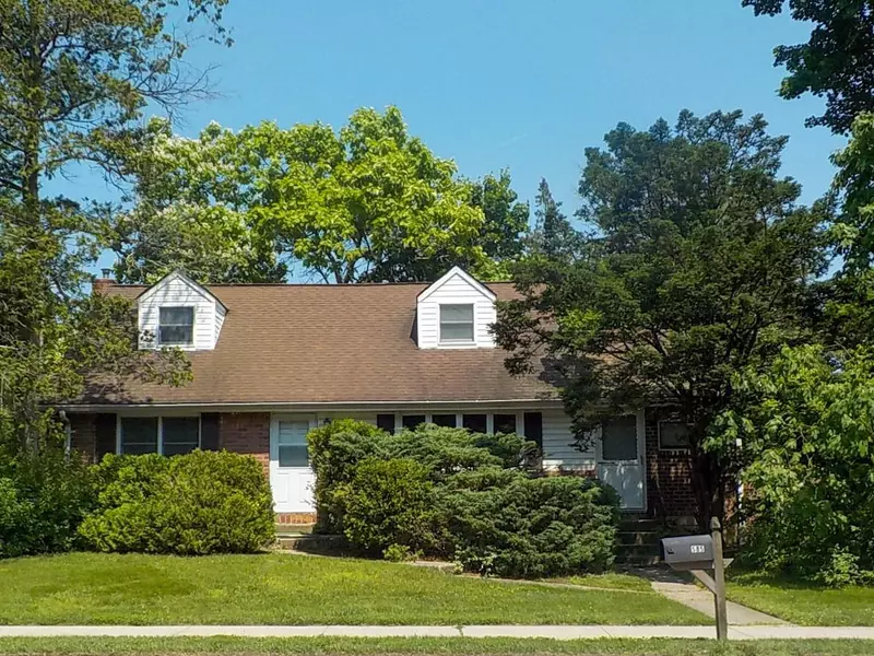 585 Elwood RD, East Northport, NY 11731