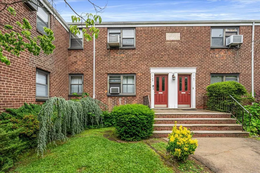 17-39 166th ST #3-68, Whitestone, NY 11357