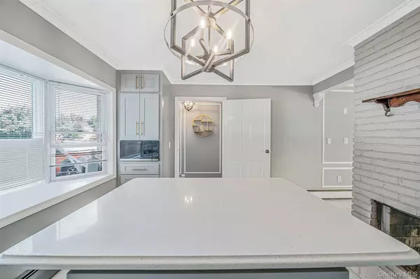 Hicksville, NY 11801,95 Lantern RD