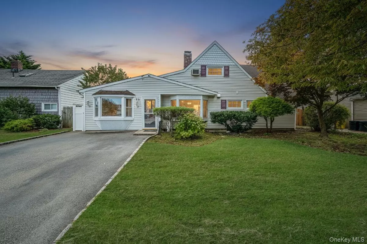 Hicksville, NY 11801,95 Lantern RD