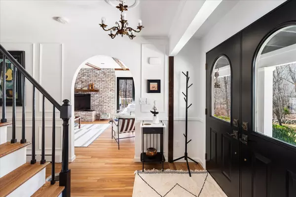 Pound Ridge, NY 10576,8 Maclean DR
