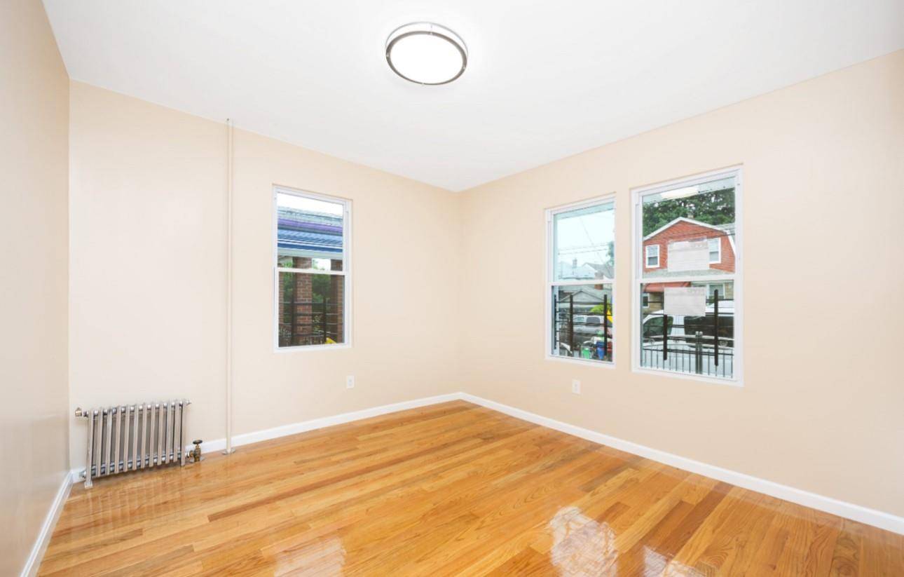 East Elmhurst, NY 11369,2716 McIntosh ST