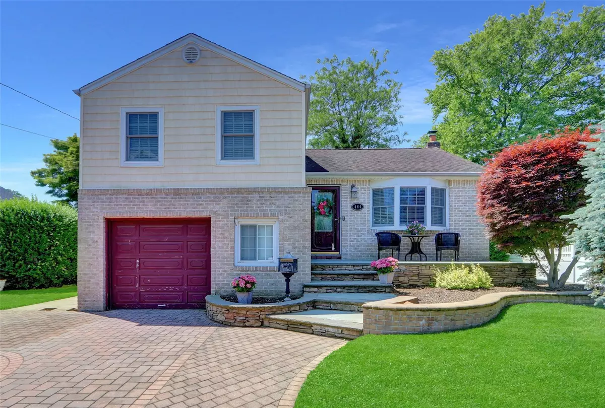Massapequa, NY 11758,464 N Syracuse AVE