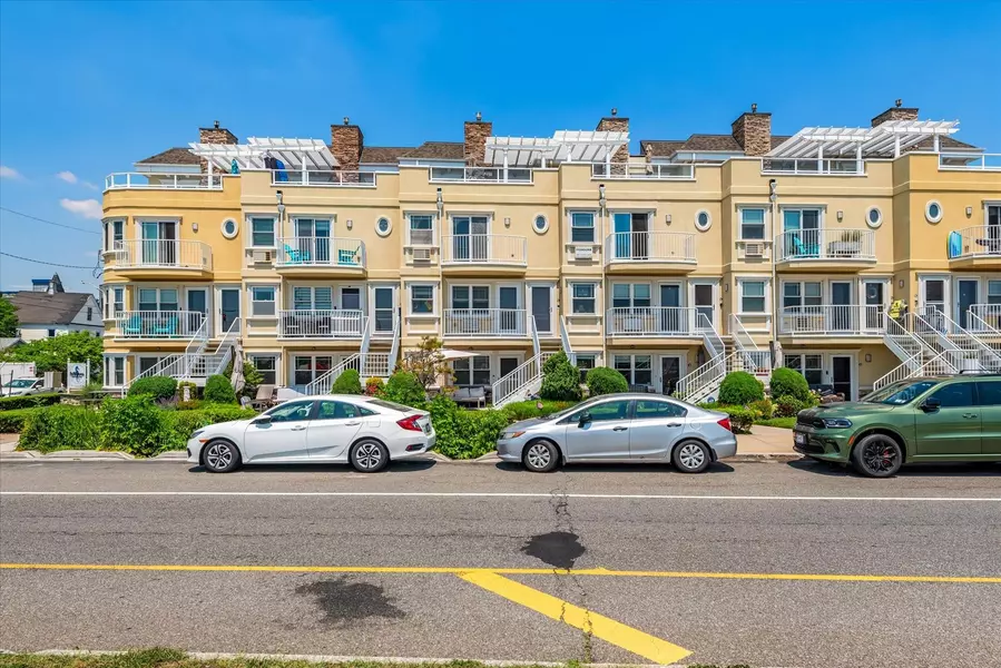 184 Beach 101st ST #2B, Rockaway Park, NY 11694