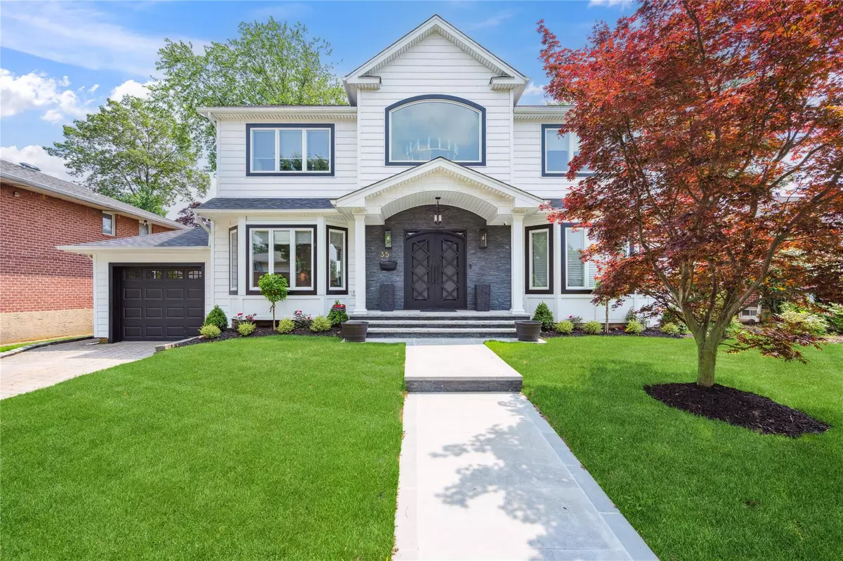 Syosset, NY 11791,35 Birchwood Park DR