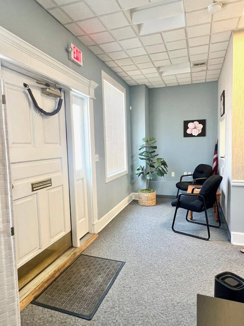 East Islip, NY 11730,84 W Main ST