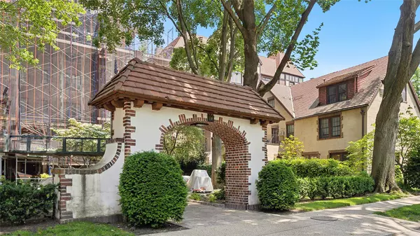 Forest Hills, NY 11375,10 Holder PL #5A