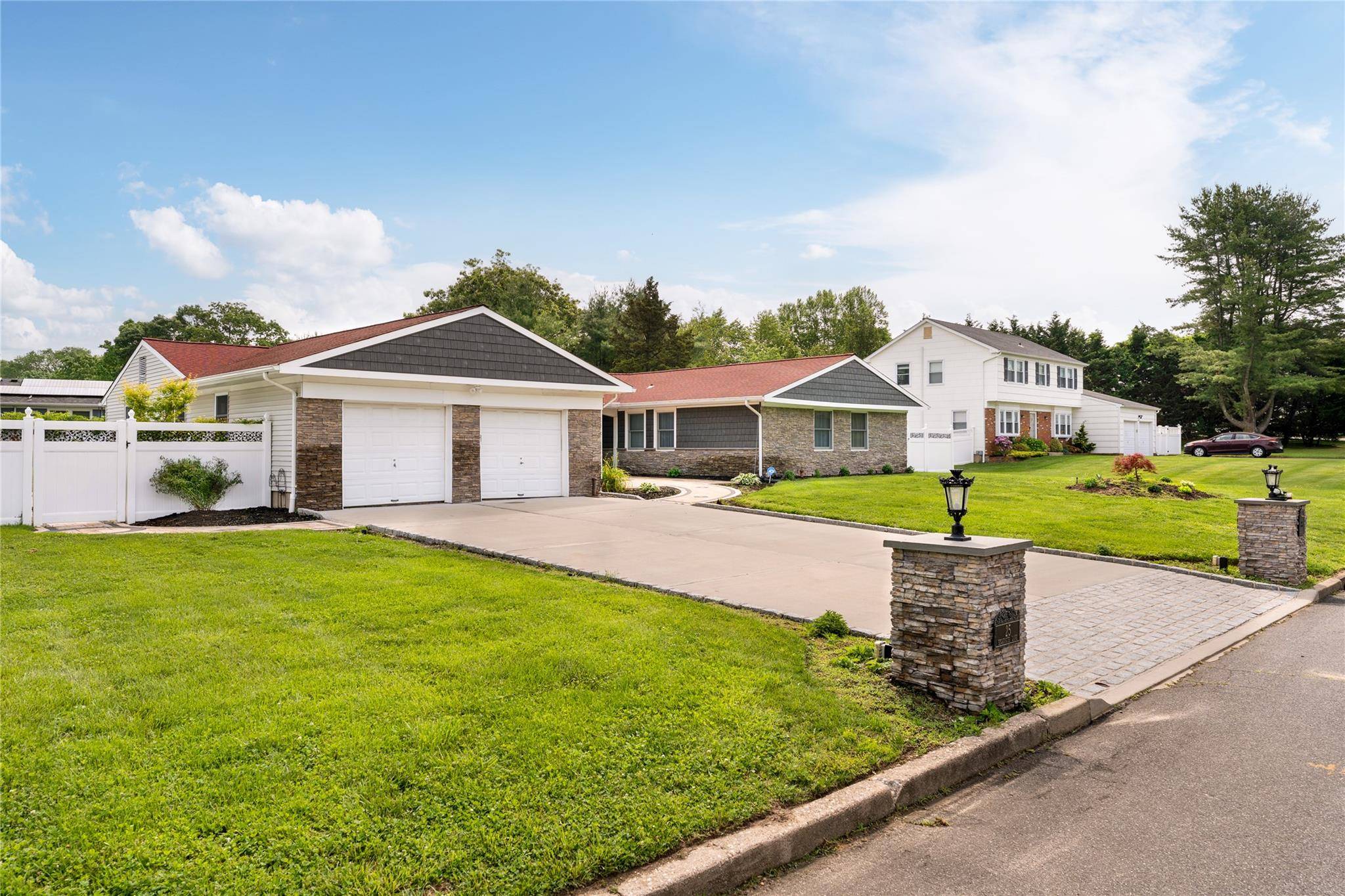 25 Segatogue LN, South Setauket, NY 11720