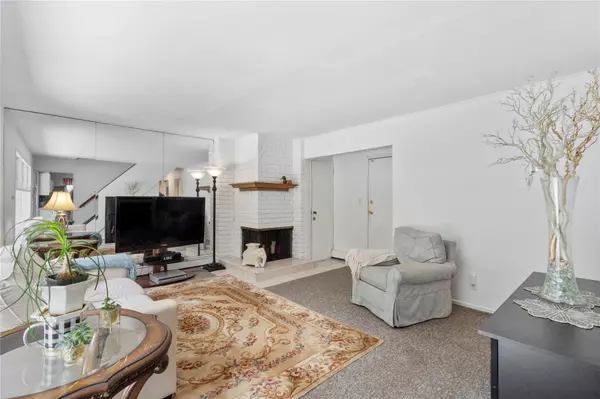 Port Washington, NY 11050,49 Radcliff AVE