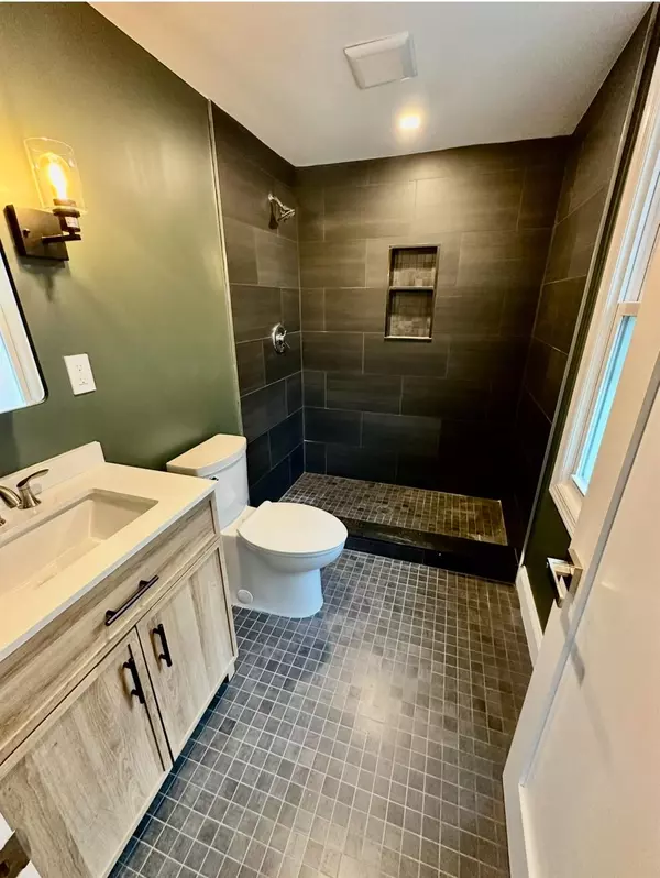 Rockville Centre, NY 11570,28 Saint Marks AVE