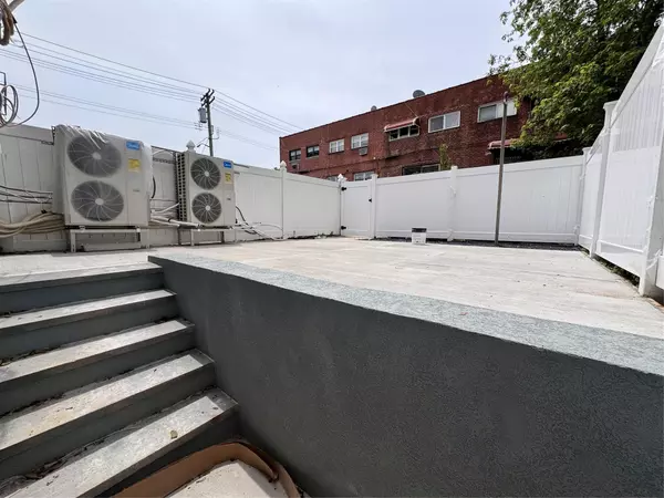 Brooklyn, NY 11236,982 E 106th ST