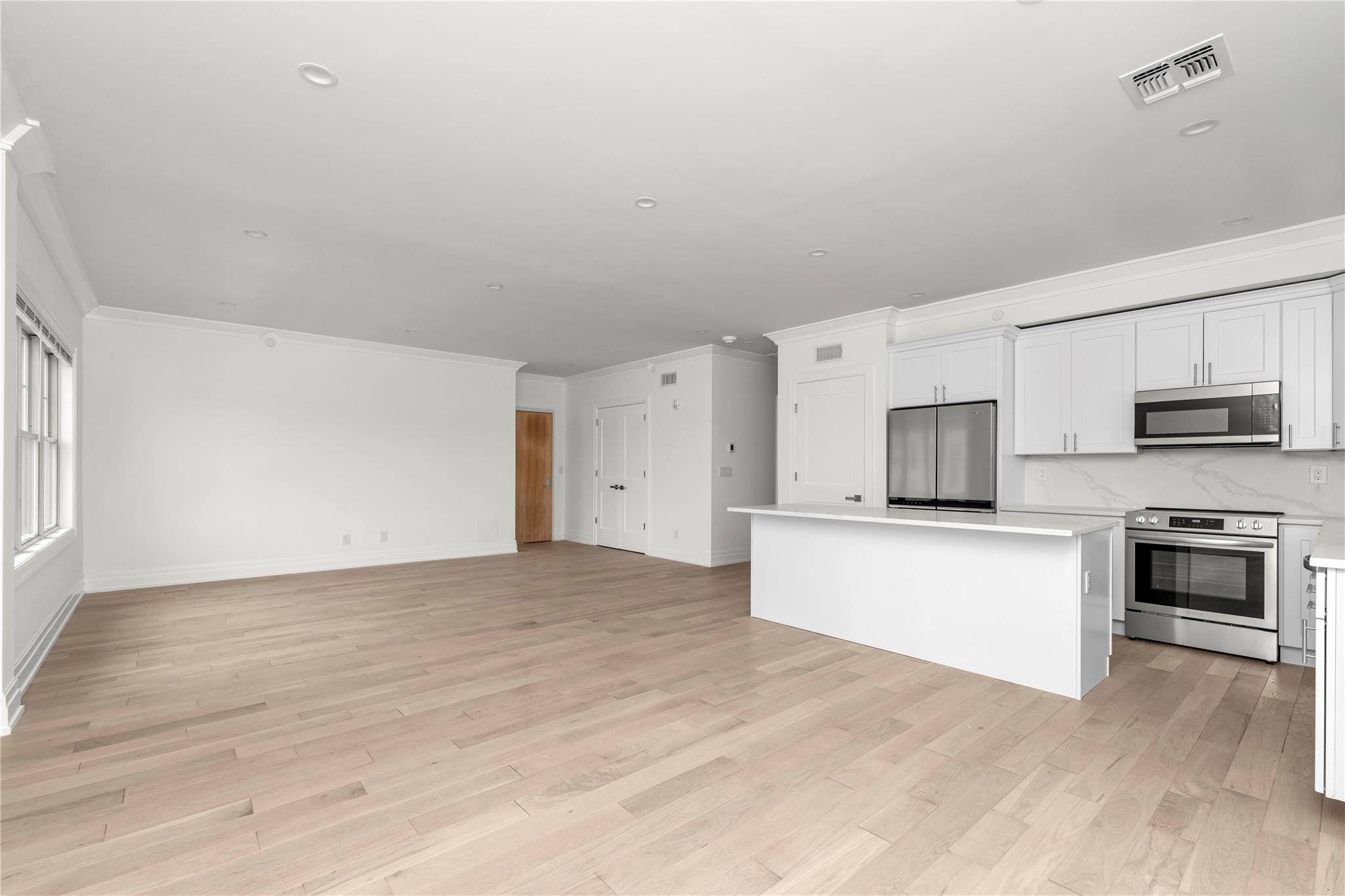 Port Washington, NY 11050,22 Sagamore Hill DR #2C