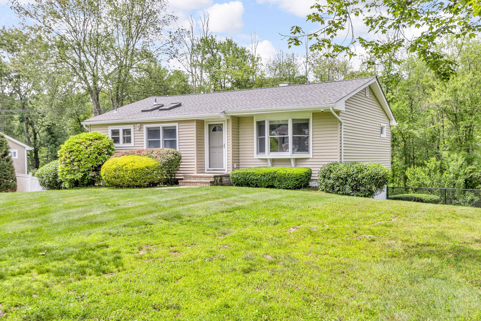 Yorktown Heights, NY 10598,3481 Curry ST