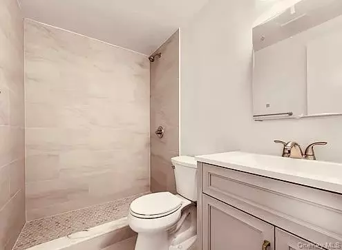 Briarwood, NY 11435,141-04 Pershing CRES