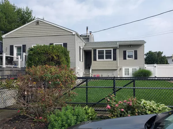 West Babylon, NY 11704,1134 4th ST