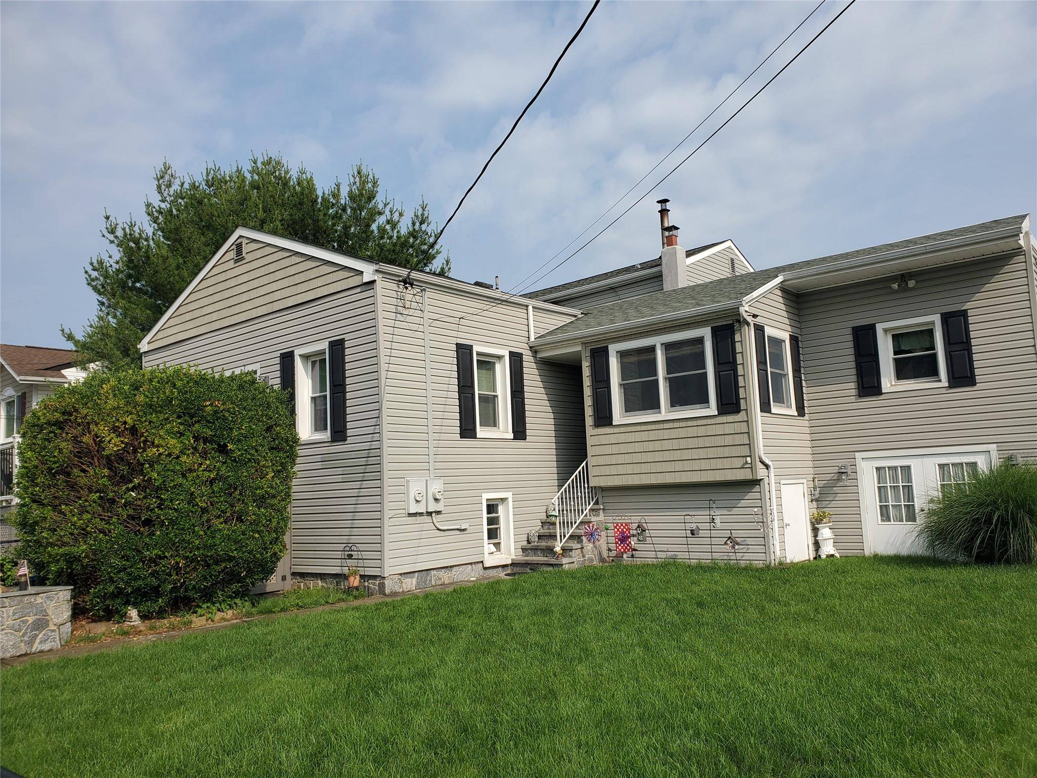 1134 4th ST, West Babylon, NY 11704
