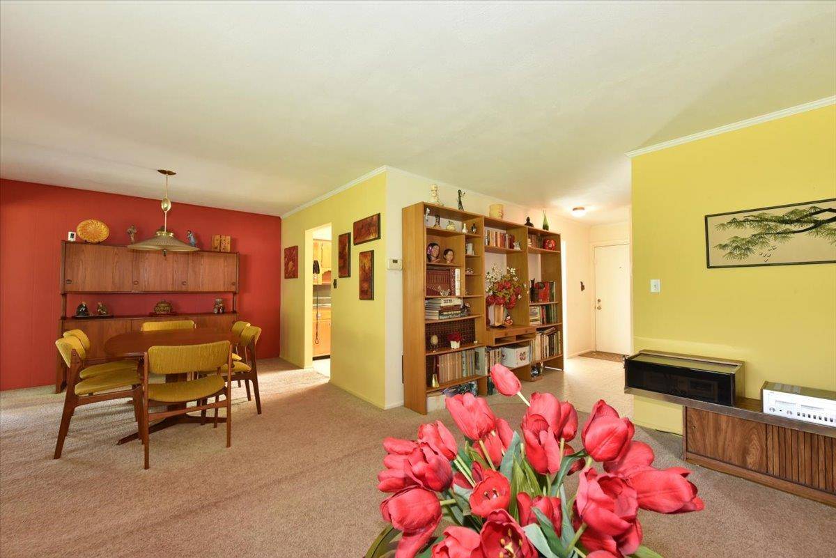 Plainview, NY 11803,143 Sutton DR
