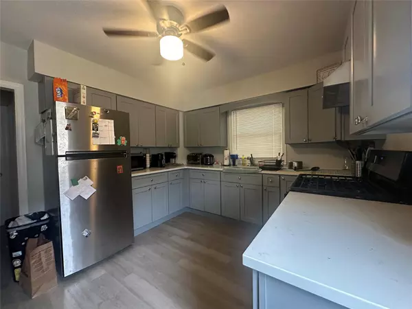 Glen Cove, NY 11542,8 Valentine AVE