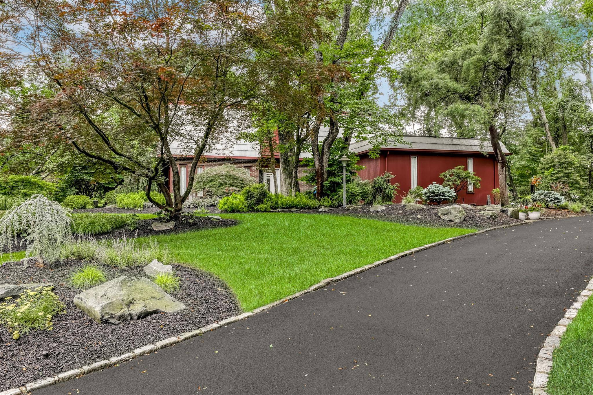 Montebello, NY 10901,4 Catherine CT