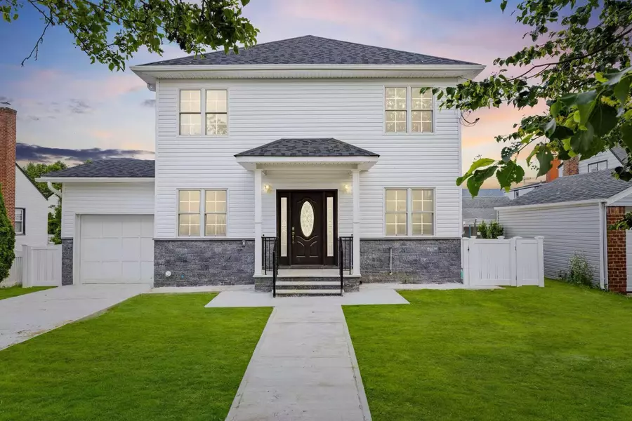 1502 Lincoln AVE, New Hyde Park, NY 11040