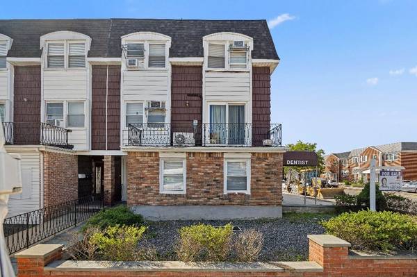 Bayside, NY 11360,214-04 18th AVE