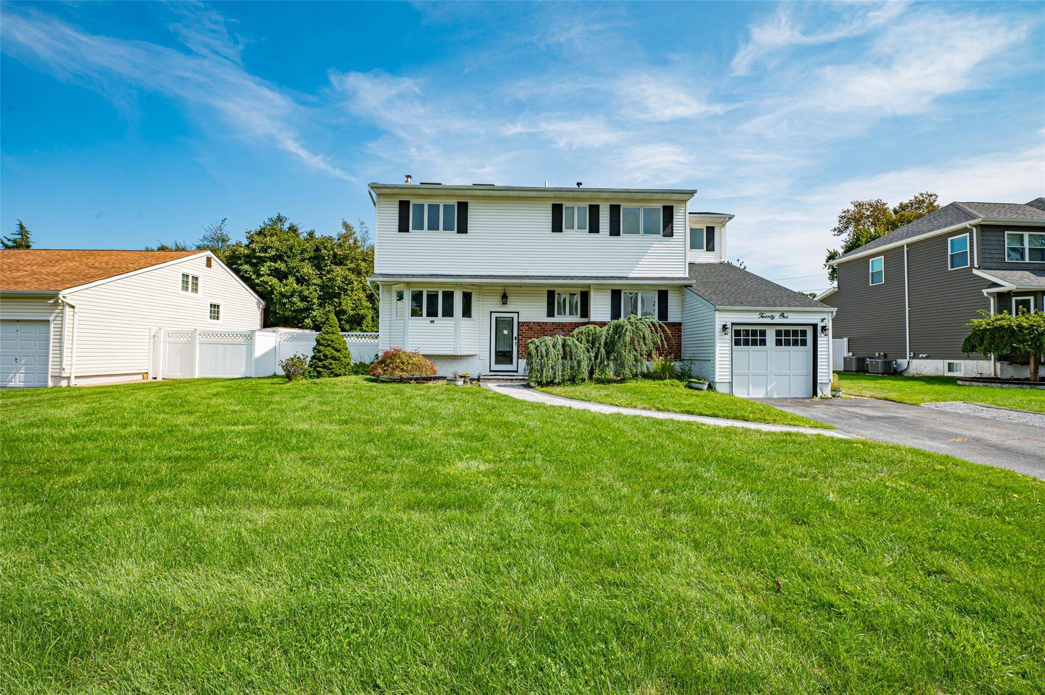 Hauppauge, NY 11788,21 Clifford BLVD