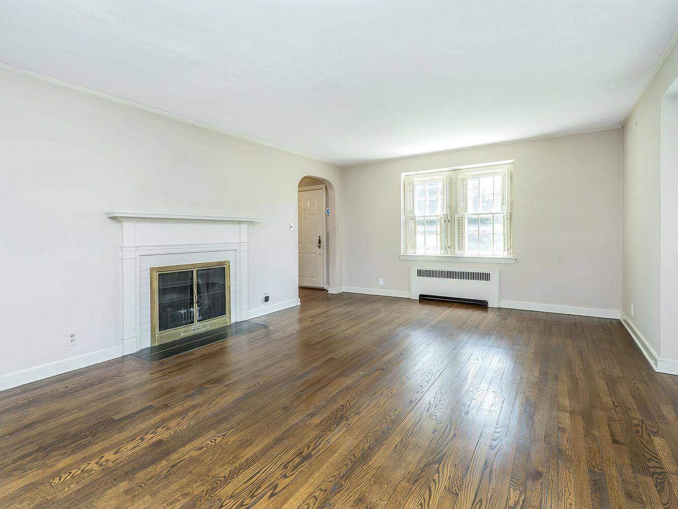 Manhasset, NY 11030,221 Manhasset AVE