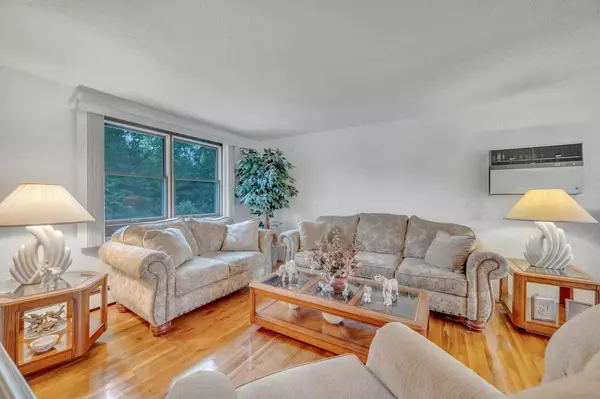 Selden, NY 11784,104 Cedarhurst AVE